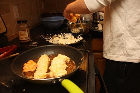 Frying-fish-with-tropical-t